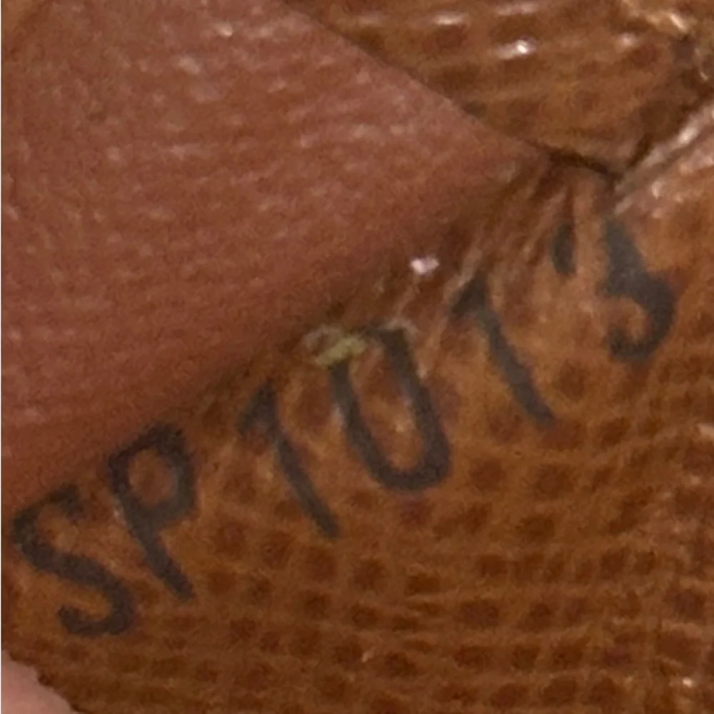 Louis Vuitton Monogram passport Wallet - Picture 10 of 15